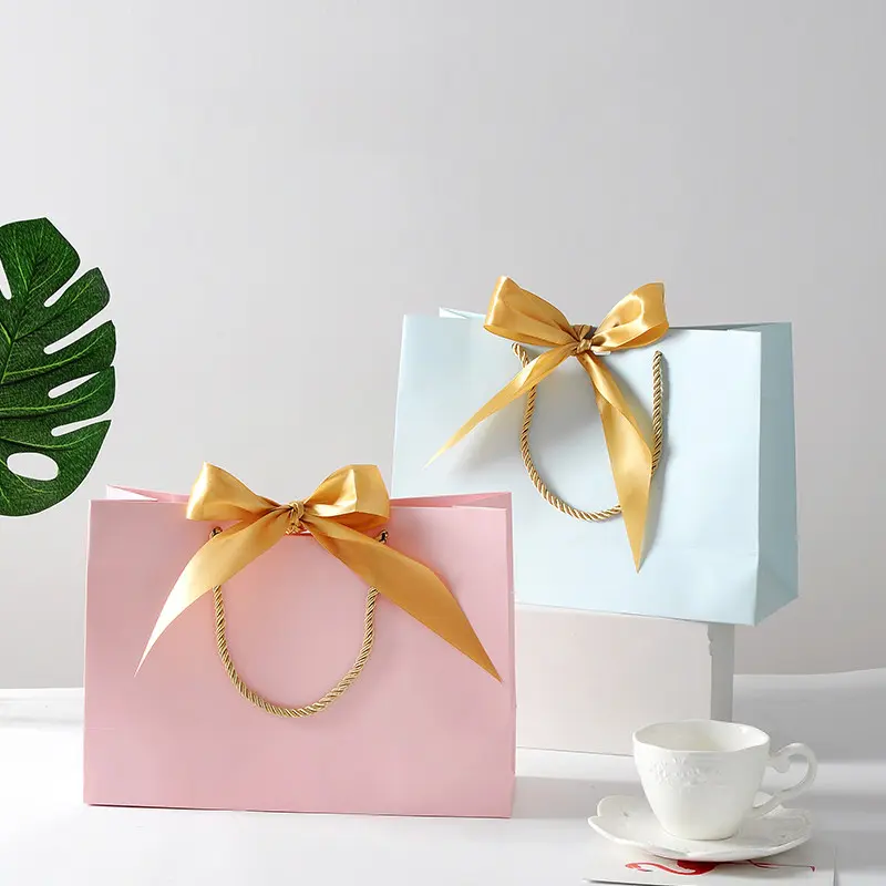 Best-Selling Paper Bag Packaging - Custom luxury boutique gift paper bags – Eastmoon detail pictures